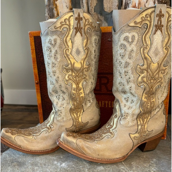 COPY - Corral 11M Gold/Bone Embroidery Crystals Studs Snip Toe Cowboy Boot - Picture 6 of 13